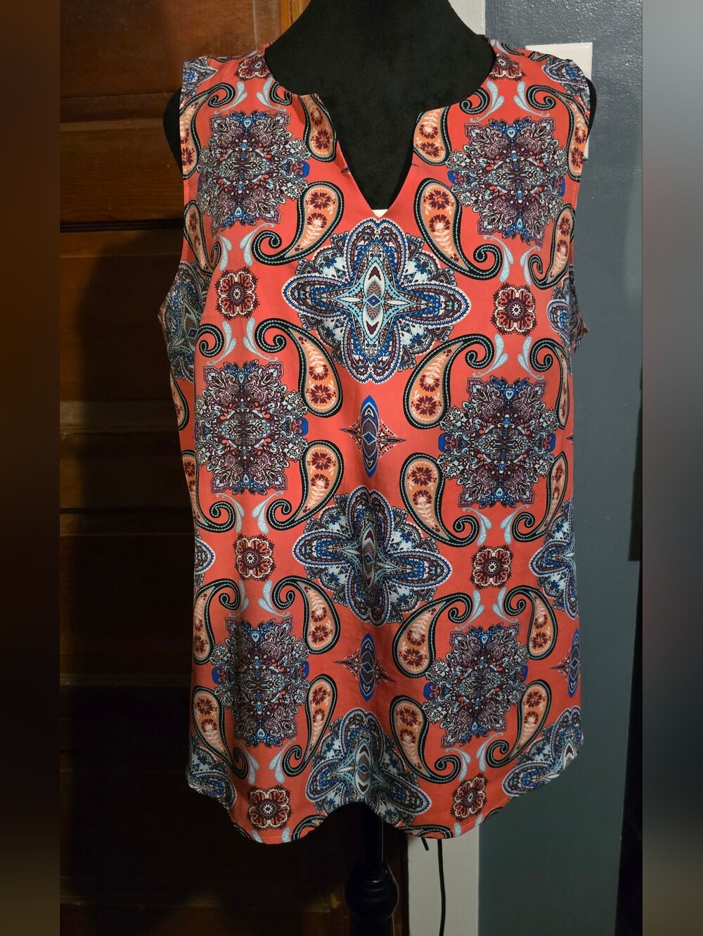 Verse Sleeveless Coral Paisley Print V-Neck Top
